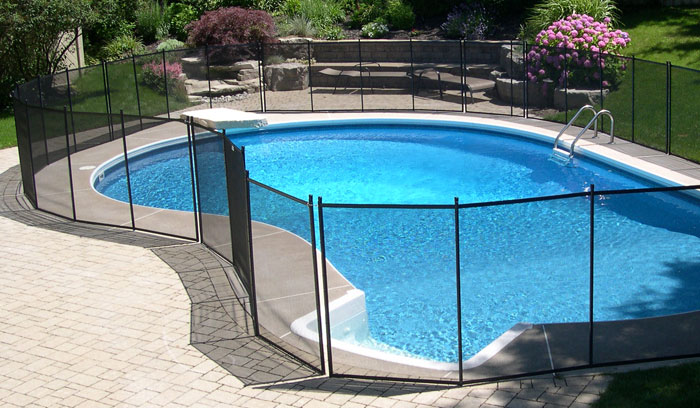  What you should consider when choosing your pool fencing